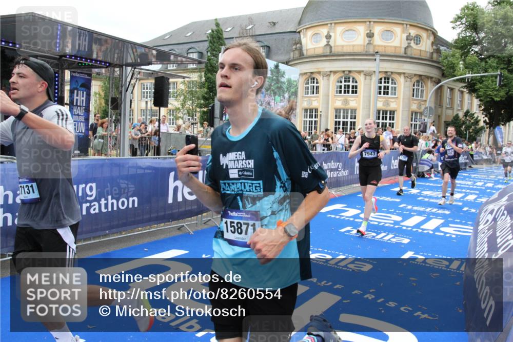 29.06.2025 - hella hamburg halbmarathon Michael Strokosch http://msf.ph/oto/8260554 29.06.2025 10:51:34 Ziel 1335, 5820, 7943, 10691, 11422, 13403, 13792, 15871, 17131 meine-sportfotos.de