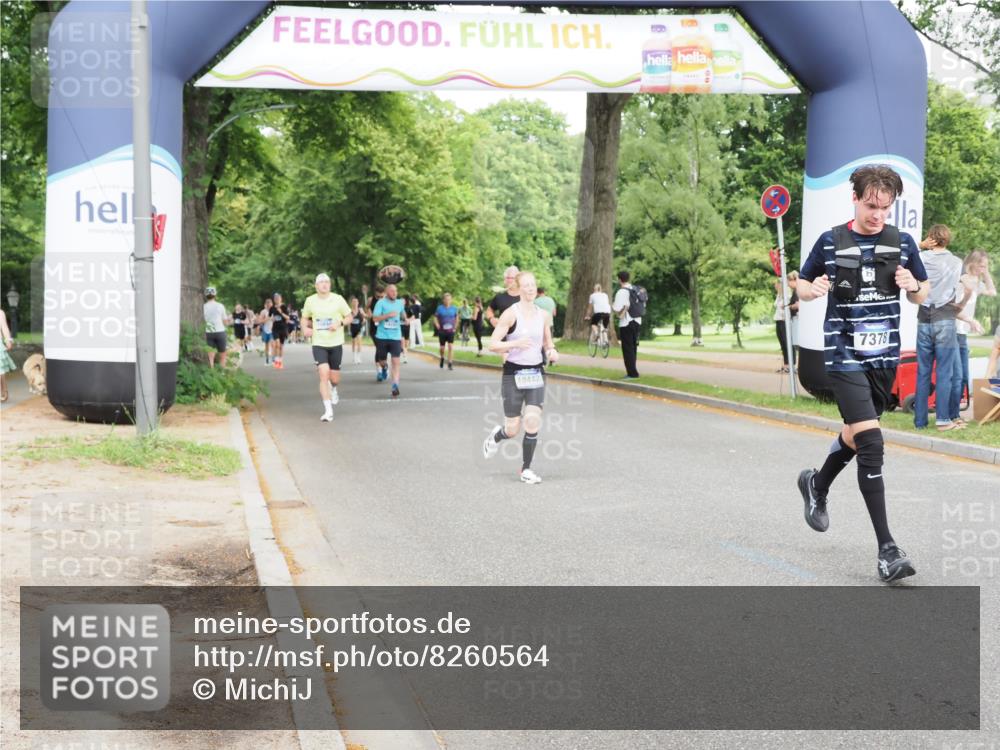 29.06.2025 - hella hamburg halbmarathon MichiJ http://msf.ph/oto/8260564 29.06.2025 10:29:51 Zwischen KM18-KM19 2579, 5410, 7378, 9659, 9755, 14661, 14820, 18049, 18442 meine-sportfotos.de
