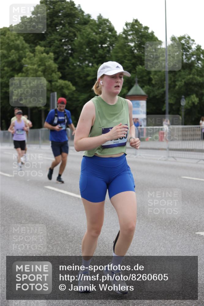 29.06.2025 - hella hamburg halbmarathon Jannik Wohlers http://msf.ph/oto/8260605 29.06.2025 10:32:40 Lombardsbrücke 1078, 1324, 1732, 2038, 2054, 2276, 2959, 3391, 3708, 3871, 4030, 4096, 4555, 4650, 5110, 5180, 5581, 5917, 6040, 6861, 7982, 8170, 8595, 8839, 9034, 9143, 9289, 9471, 9542, 9768, 11229, 11260, 11713, 11756, 12039, 12423, 12424, 12812, 12813, 12907, 13789, 14085, 14305, 14347, 14743, 15091, 15815, 15885, 15951, 15957, 16246, 16391, 16702, 17157, 17317, 17417, 17664, 18191, 18409, 18742, 18743, 18951, 19213 meine-sportfotos.de