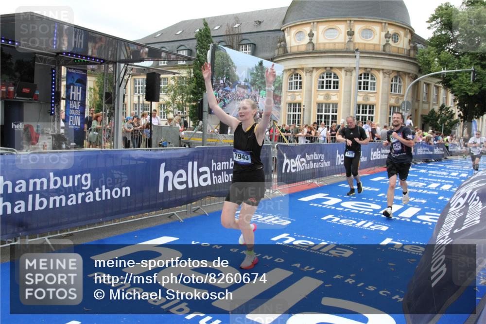 29.06.2025 - hella hamburg halbmarathon Michael Strokosch http://msf.ph/oto/8260674 29.06.2025 10:51:35 Ziel 1335, 5008, 7943, 10691, 13403, 13792, 15871, 17131, 19007 meine-sportfotos.de