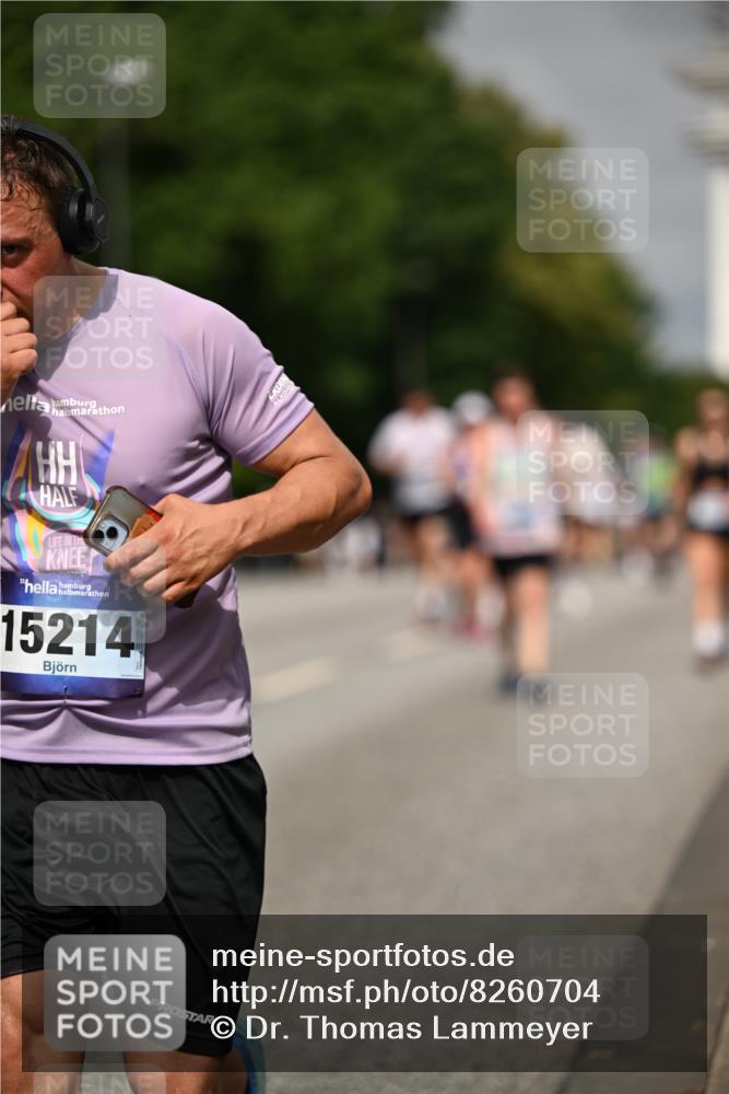 29.06.2025 - hella hamburg halbmarathon Dr. Thomas Lammeyer http://msf.ph/oto/8260704 29.06.2025 10:14:40 Kennedybrücke 1052, 1186, 1548, 1781, 2868, 5182, 5653, 5806, 8561, 8685, 9150, 9829 meine-sportfotos.de