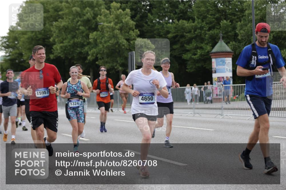 29.06.2025 - hella hamburg halbmarathon Jannik Wohlers http://msf.ph/oto/8260708 29.06.2025 10:32:41 Lombardsbrücke 1078, 1324, 1732, 2038, 2054, 2085, 2276, 2959, 3391, 3708, 3871, 4030, 4096, 4555, 4650, 5110, 5180, 5581, 5917, 6040, 6773, 6861, 7982, 8170, 8595, 8839, 9034, 9143, 9289, 9471, 9542, 9768, 11229, 11260, 11713, 11756, 12039, 12423, 12424, 12812, 12813, 12907, 13339, 13789, 14085, 14305, 14347, 14743, 15091, 15815, 15885, 15951, 15957, 16246, 16391, 16702, 17157, 17317, 17417, 17664, 18191, 18409, 18742, 18743, 18951, 19213 meine-sportfotos.de