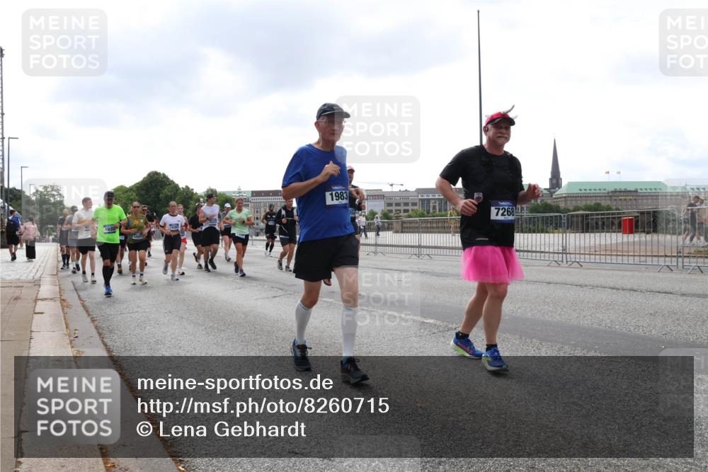 29.06.2025 - hella hamburg halbmarathon Lena Gebhardt http://msf.ph/oto/8260715 29.06.2025 10:45:59 Lombardsbrücke 1004, 1033, 1060, 1085, 1100, 1104, 1421, 1426, 1532, 1555, 1854, 1867, 1868, 1983, 2008, 2398, 2423, 2522, 2550, 2657, 2664, 2773, 2813, 2917, 2951, 2954, 2965, 2973, 3410, 4104, 4119, 4223, 4224, 4317, 4388, 4572, 5044, 5635, 5697, 5703, 5769, 5770, 5854, 5892, 6133, 6333, 6392, 6623, 7268, 7356, 7605, 7894, 7983, 8047, 8745, 9120, 9121, 9129, 9426, 9445, 10327, 10329, 10367, 10511, 11358, 11361, 11876, 11910, 12507 meine-sportfotos.de