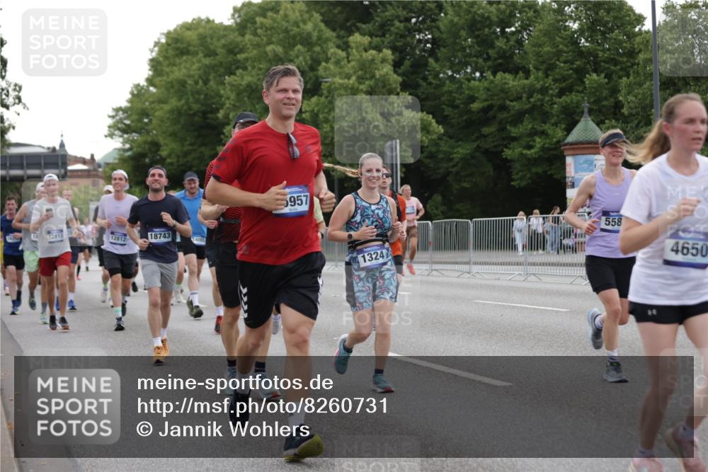 29.06.2025 - hella hamburg halbmarathon Jannik Wohlers http://msf.ph/oto/8260731 29.06.2025 10:32:42 Lombardsbrücke 1078, 1324, 1732, 1764, 2038, 2054, 2085, 2959, 3391, 3708, 3871, 4030, 4096, 4555, 4650, 5110, 5180, 5581, 5917, 6773, 6861, 7982, 8170, 8595, 9143, 9289, 9471, 9542, 9768, 11229, 11260, 11713, 11756, 11826, 12039, 12423, 12424, 12812, 12813, 12907, 13339, 13789, 14085, 14305, 14347, 14743, 15091, 15815, 15885, 15951, 15957, 16246, 16391, 16702, 17157, 17317, 17417, 17664, 18191, 18409, 18742, 18743, 18951, 19213 meine-sportfotos.de