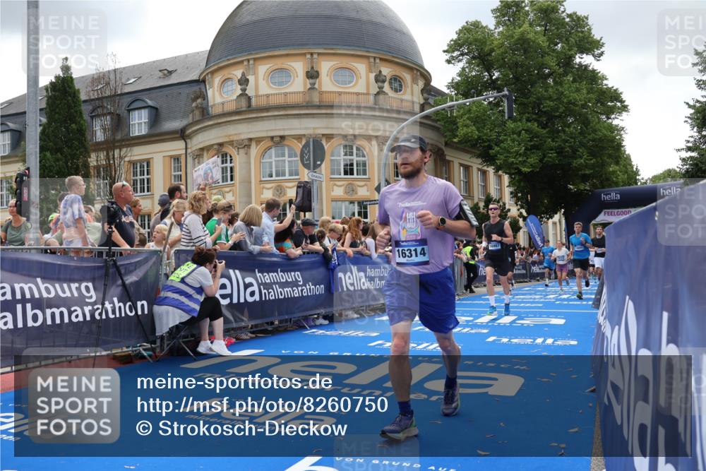 29.06.2025 - hella hamburg halbmarathon Strokosch-Dieckow http://msf.ph/oto/8260750 29.06.2025 10:43:17 Ziel 1675, 2653, 3109, 3124, 3146, 7026, 7093, 10099, 10237, 13348, 15706, 15921, 16314, 16720, 16997, 17391, 18274, 18304, 18987, 19009, 19051 meine-sportfotos.de