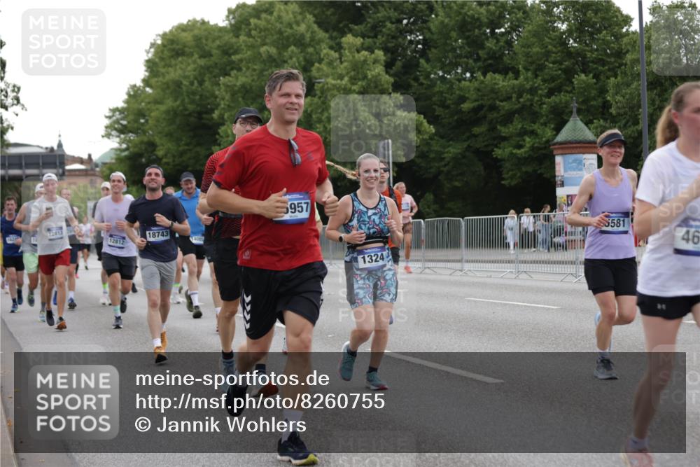29.06.2025 - hella hamburg halbmarathon Jannik Wohlers http://msf.ph/oto/8260755 29.06.2025 10:32:42 Lombardsbrücke 1078, 1324, 1732, 1764, 2038, 2054, 2085, 2959, 3391, 3708, 3871, 4030, 4096, 4555, 4650, 5110, 5180, 5581, 5917, 6773, 6861, 7982, 8170, 8595, 9143, 9289, 9471, 9542, 9768, 11229, 11260, 11713, 11756, 11826, 12039, 12423, 12424, 12812, 12813, 12907, 13339, 13789, 14085, 14305, 14347, 14743, 15091, 15815, 15885, 15951, 15957, 16246, 16391, 16702, 17157, 17317, 17417, 17664, 18191, 18409, 18742, 18743, 18951, 19213 meine-sportfotos.de