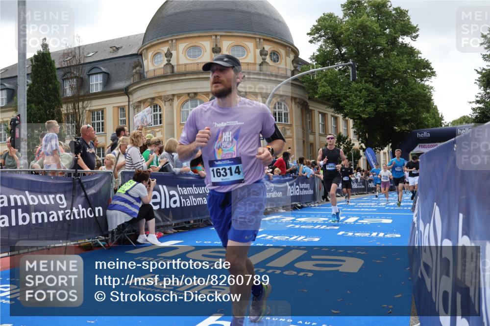 29.06.2025 - hella hamburg halbmarathon Strokosch-Dieckow http://msf.ph/oto/8260789 29.06.2025 10:43:18 Ziel 1675, 2653, 3109, 3124, 3146, 5506, 7093, 8664, 10099, 10237, 13348, 15706, 15921, 16314, 16720, 16997, 17391, 18274, 18304, 18942, 18987, 19009, 19051 meine-sportfotos.de