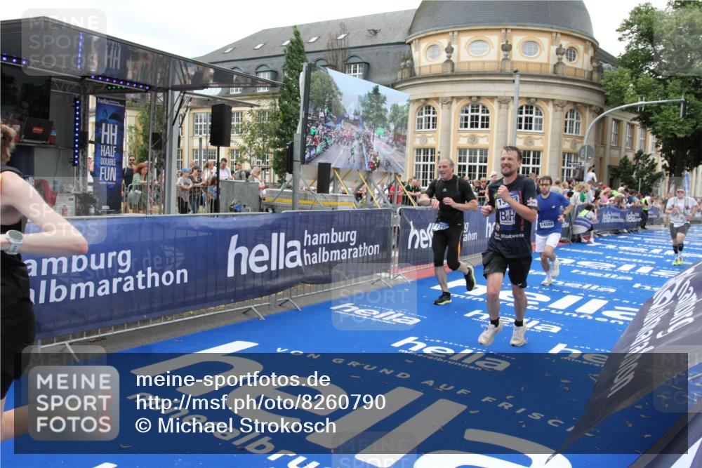 29.06.2025 - hella hamburg halbmarathon Michael Strokosch http://msf.ph/oto/8260790 29.06.2025 10:51:35 Ziel 1335, 5008, 7943, 10691, 13403, 13792, 15871, 17131, 19007 meine-sportfotos.de