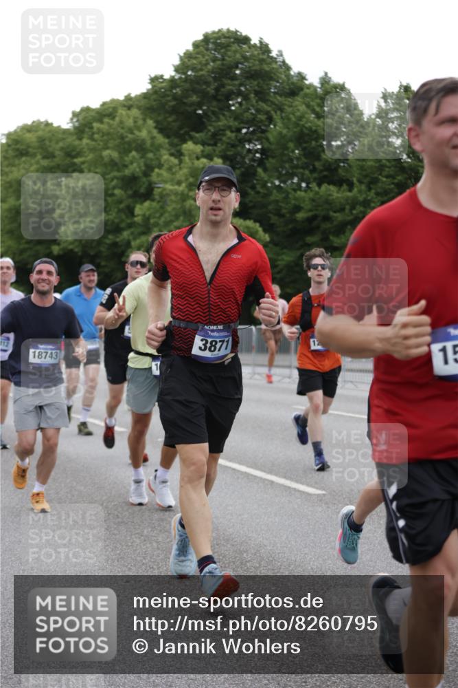 29.06.2025 - hella hamburg halbmarathon Jannik Wohlers http://msf.ph/oto/8260795 29.06.2025 10:32:44 Lombardsbrücke 1324, 1764, 2038, 2054, 2085, 2838, 2959, 3391, 3708, 3871, 4030, 4096, 4555, 4650, 5110, 5180, 5581, 5917, 6773, 7982, 8595, 9143, 9289, 9471, 9768, 11229, 11260, 11713, 11826, 12039, 12423, 12424, 12812, 12813, 12907, 13339, 13789, 14085, 14305, 14347, 14743, 15091, 15815, 15885, 15951, 15957, 15964, 16246, 16270, 16391, 16702, 17135, 17157, 17317, 17417, 17664, 18191, 18409, 18742, 18743, 18951, 19213 meine-sportfotos.de