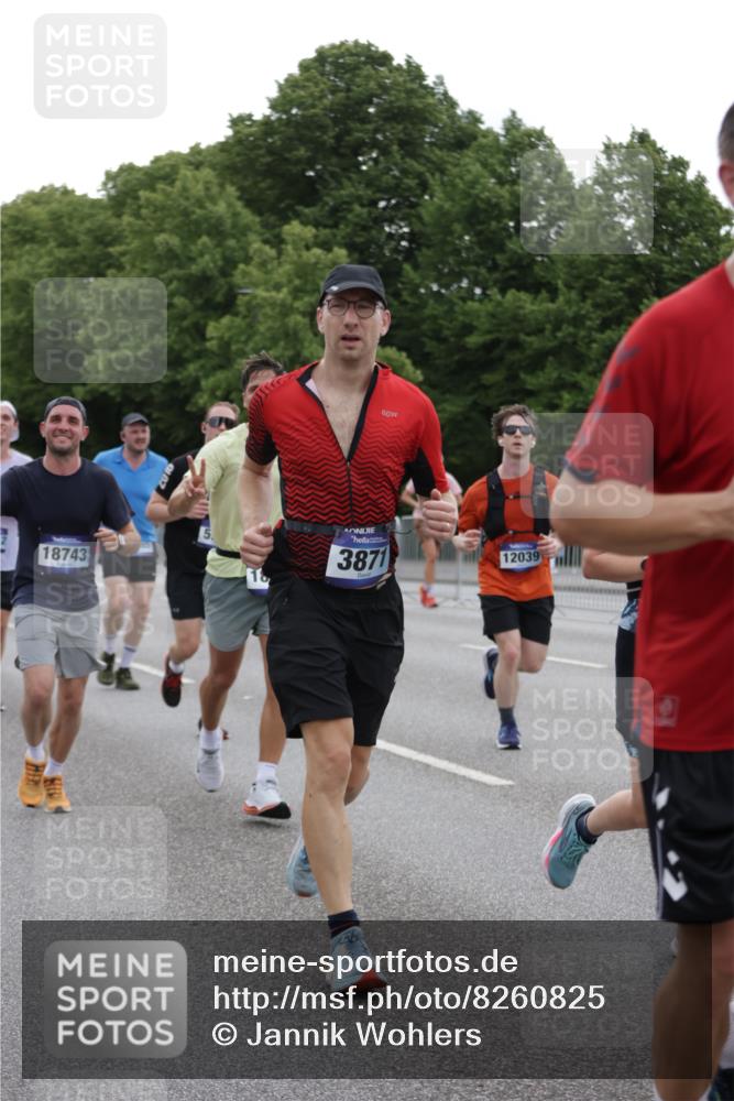 29.06.2025 - hella hamburg halbmarathon Jannik Wohlers http://msf.ph/oto/8260825 29.06.2025 10:32:44 Lombardsbrücke 1324, 1764, 2038, 2054, 2085, 2838, 2959, 3391, 3708, 3871, 4030, 4096, 4555, 4650, 5110, 5180, 5581, 5917, 6773, 7982, 8595, 9143, 9289, 9471, 9768, 11229, 11260, 11713, 11826, 12039, 12423, 12424, 12812, 12813, 12907, 13339, 13789, 14085, 14305, 14347, 14743, 15091, 15815, 15885, 15951, 15957, 15964, 16246, 16270, 16391, 16702, 17135, 17157, 17317, 17417, 17664, 18191, 18409, 18742, 18743, 18951, 19213 meine-sportfotos.de