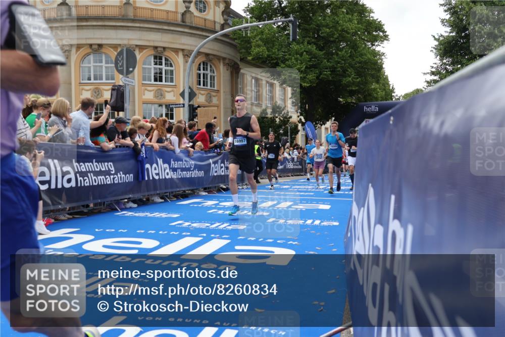 29.06.2025 - hella hamburg halbmarathon Strokosch-Dieckow http://msf.ph/oto/8260834 29.06.2025 10:43:18 Ziel 1675, 2653, 3109, 3124, 3146, 5506, 7093, 8664, 10099, 10237, 13348, 15706, 15921, 16314, 16720, 16997, 17391, 18274, 18304, 18942, 18987, 19009, 19051 meine-sportfotos.de