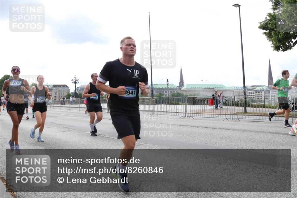 29.06.2025 - hella hamburg halbmarathon Lena Gebhardt http://msf.ph/oto/8260846 29.06.2025 10:34:28 Lombardsbrücke 1025, 1672, 1705, 1787, 2023, 2265, 2412, 2464, 2496, 2510, 2511, 2526, 2801, 2933, 3130, 3145, 3420, 3829, 3848, 4540, 4807, 4824, 4826, 5453, 5584, 5609, 6034, 6105, 6171, 6329, 6571, 6574, 6843, 7324, 7329, 7386, 7644, 7733, 8277, 8349, 8705, 8965, 9122, 9164, 9379, 9448, 9514, 10335, 10360, 10564, 10674, 11245, 11872, 12164, 13957, 15477, 16238, 16311, 16390, 16682, 16919, 17230, 18158, 18941 meine-sportfotos.de