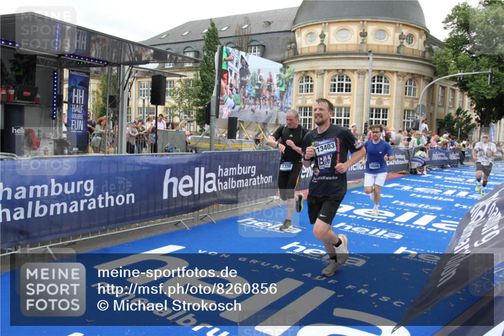 29.06.2025 - hella hamburg halbmarathon Michael Strokosch http://msf.ph/oto/8260856 29.06.2025 10:51:36 Ziel 1335, 5008, 7943, 10691, 13327, 13403, 17131, 19007 meine-sportfotos.de