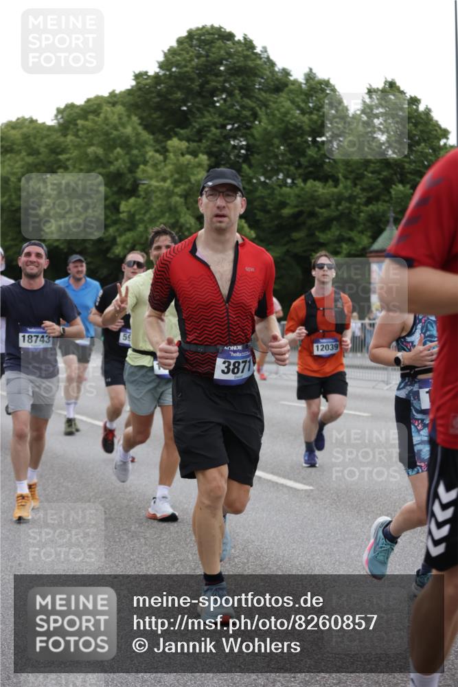 29.06.2025 - hella hamburg halbmarathon Jannik Wohlers http://msf.ph/oto/8260857 29.06.2025 10:32:44 Lombardsbrücke 1324, 1764, 2038, 2054, 2085, 2838, 2959, 3391, 3708, 3871, 4030, 4096, 4555, 4650, 5110, 5180, 5581, 5917, 6773, 7982, 8595, 9143, 9289, 9471, 9768, 11229, 11260, 11713, 11826, 12039, 12423, 12424, 12812, 12813, 12907, 13339, 13789, 14085, 14305, 14347, 14743, 15091, 15815, 15885, 15951, 15957, 15964, 16246, 16270, 16391, 16702, 17135, 17157, 17317, 17417, 17664, 18191, 18409, 18742, 18743, 18951, 19213 meine-sportfotos.de