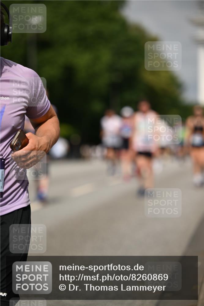 29.06.2025 - hella hamburg halbmarathon Dr. Thomas Lammeyer http://msf.ph/oto/8260869 29.06.2025 10:14:40 Kennedybrücke 1052, 1186, 1548, 1781, 2868, 5182, 5653, 5806, 8561, 8685, 9150, 9829 meine-sportfotos.de