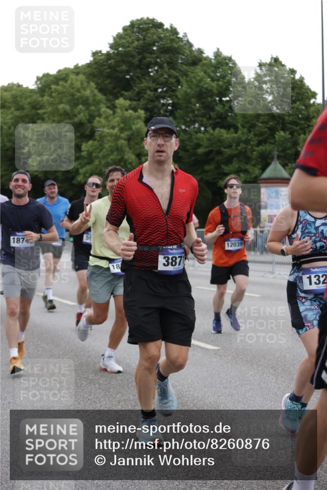 29.06.2025 - hella hamburg halbmarathon Jannik Wohlers http://msf.ph/oto/8260876 29.06.2025 10:32:44 Lombardsbrücke 1324, 1764, 2038, 2054, 2085, 2838, 2959, 3391, 3708, 3871, 4030, 4096, 4555, 4650, 5110, 5180, 5581, 5917, 6773, 7982, 8595, 9143, 9289, 9471, 9768, 11229, 11260, 11713, 11826, 12039, 12423, 12424, 12812, 12813, 12907, 13339, 13789, 14085, 14305, 14347, 14743, 15091, 15815, 15885, 15951, 15957, 15964, 16246, 16270, 16391, 16702, 17135, 17157, 17317, 17417, 17664, 18191, 18409, 18742, 18743, 18951, 19213 meine-sportfotos.de