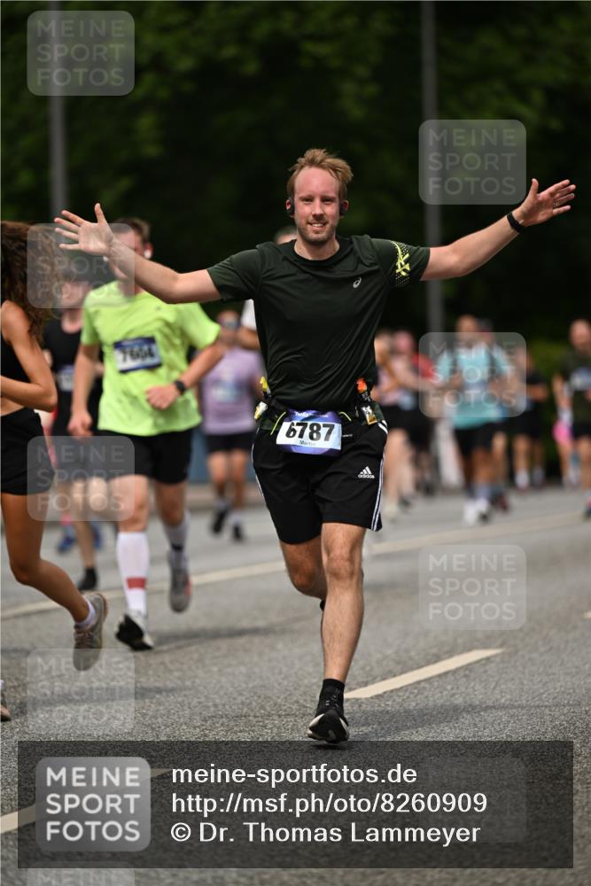 29.06.2025 - hella hamburg halbmarathon Dr. Thomas Lammeyer http://msf.ph/oto/8260909 29.06.2025 10:35:15 Kennedybrücke 1059, 1097, 1472, 1547, 1979, 2414, 2754, 2755, 2914, 3281, 3443, 4561, 4817, 5437, 5943, 6057, 6078, 6195, 6546, 6616, 6725, 6787, 7120, 7604, 7772, 8050, 8812, 8941, 10586 meine-sportfotos.de