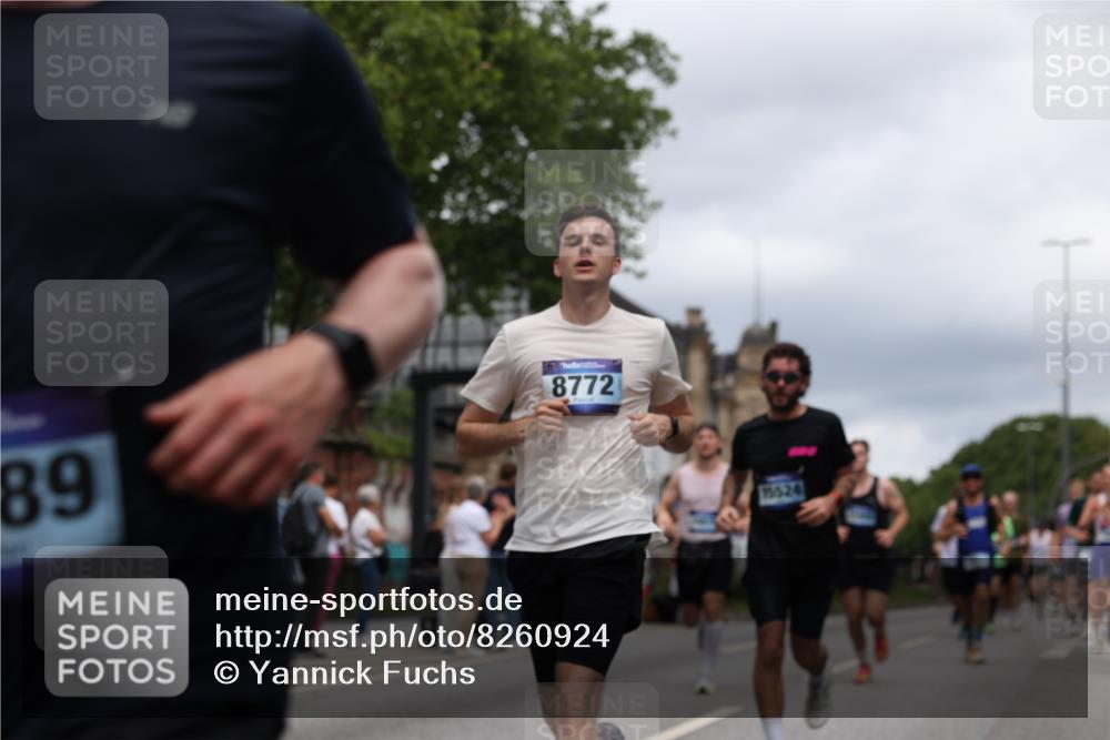 29.06.2025 - hella hamburg halbmarathon Yannick Fuchs http://msf.ph/oto/8260924 29.06.2025 10:48:38 20KM 1125, 1327, 1410, 1496, 1506, 1628, 1815, 2474, 2561, 2771, 2884, 3041, 3177, 3791, 3794, 3861, 3945, 4029, 4189, 4231, 4938, 5319, 6082, 6084, 6433, 6443, 6581, 6587, 6723, 6994, 8449, 8487, 8514, 8698, 8772, 8798, 8973, 9012, 9060, 9227, 10191, 10192, 10263, 10266, 10368, 10376, 11184, 11333, 11499, 11747, 11797, 11799, 11976, 12186, 12362, 12489, 12961, 13297, 13988, 14036, 14175, 14592, 14638, 14660, 14818, 14948, 15156, 15169, 15389, 15408, 15524, 15879, 16047 meine-sportfotos.de