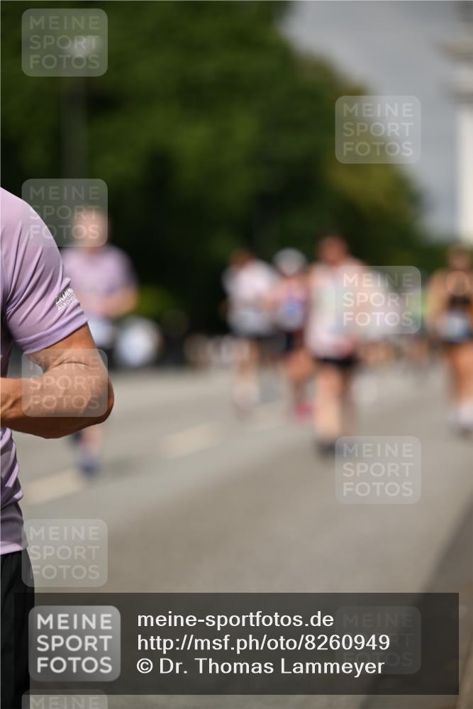 29.06.2025 - hella hamburg halbmarathon Dr. Thomas Lammeyer http://msf.ph/oto/8260949 29.06.2025 10:14:40 Kennedybrücke 1052, 1186, 1548, 1781, 2868, 5182, 5653, 5806, 8561, 8685, 9150, 9829 meine-sportfotos.de