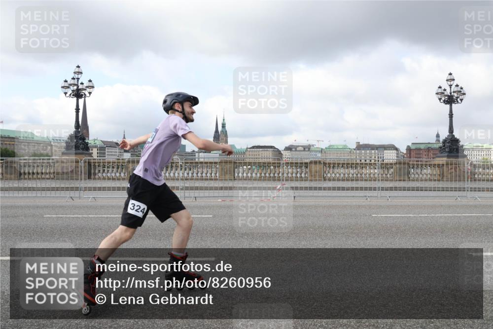 29.06.2025 - hella hamburg halbmarathon Lena Gebhardt http://msf.ph/oto/8260956 29.06.2025 09:03:37 Lombardsbrücke  meine-sportfotos.de