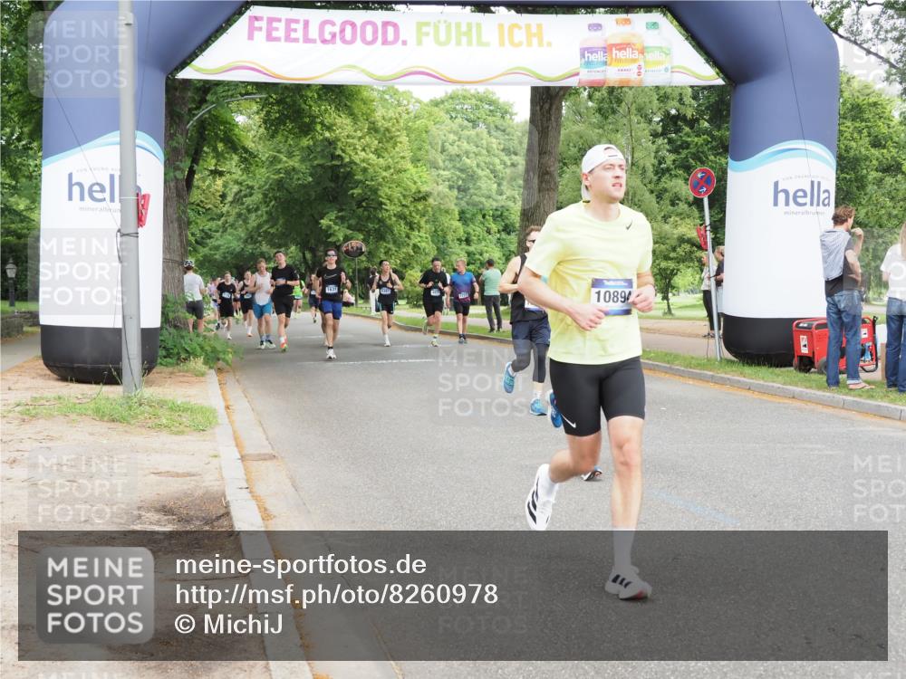 29.06.2025 - hella hamburg halbmarathon MichiJ http://msf.ph/oto/8260978 29.06.2025 10:29:55 Zwischen KM18-KM19 2579, 5410, 7378, 9659, 10375, 10894, 14661, 16281, 17720, 18442 meine-sportfotos.de