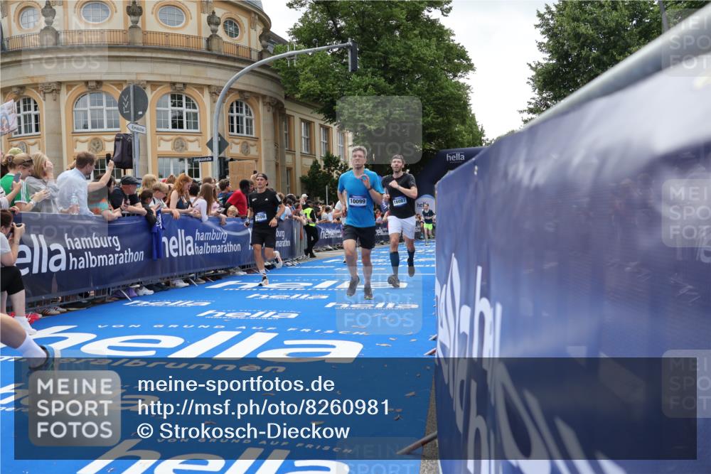 29.06.2025 - hella hamburg halbmarathon Strokosch-Dieckow http://msf.ph/oto/8260981 29.06.2025 10:43:19 Ziel 1675, 2653, 3109, 3124, 3146, 3928, 5506, 8664, 10099, 10237, 13348, 15921, 16314, 16720, 16997, 17391, 18274, 18304, 18942, 18987, 19009, 19051 meine-sportfotos.de
