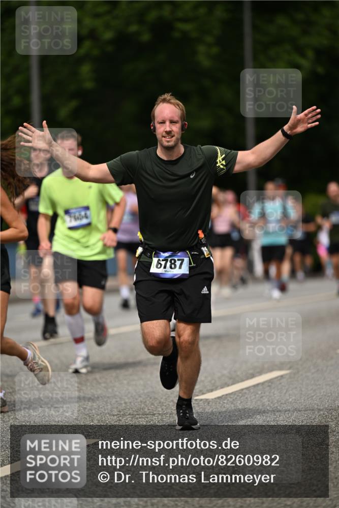 29.06.2025 - hella hamburg halbmarathon Dr. Thomas Lammeyer http://msf.ph/oto/8260982 29.06.2025 10:35:15 Kennedybrücke 1059, 1097, 1472, 1547, 1979, 2414, 2754, 2755, 2914, 3281, 3443, 4561, 4817, 5437, 5943, 6057, 6078, 6195, 6546, 6616, 6725, 6787, 7120, 7604, 7772, 8050, 8812, 8941, 10586 meine-sportfotos.de