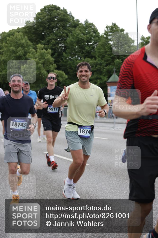 29.06.2025 - hella hamburg halbmarathon Jannik Wohlers http://msf.ph/oto/8261001 29.06.2025 10:32:45 Lombardsbrücke 1324, 1764, 2038, 2054, 2085, 2838, 2959, 3391, 3871, 4030, 4096, 4445, 4555, 4650, 5110, 5180, 5581, 5917, 6773, 7982, 8595, 9143, 9289, 9471, 9768, 11229, 11260, 11713, 11826, 12039, 12812, 12813, 13339, 14085, 14305, 14743, 15091, 15815, 15885, 15951, 15957, 15964, 16246, 16270, 16391, 17135, 17157, 17317, 17417, 18191, 18409, 18742, 18743, 18951, 19213 meine-sportfotos.de