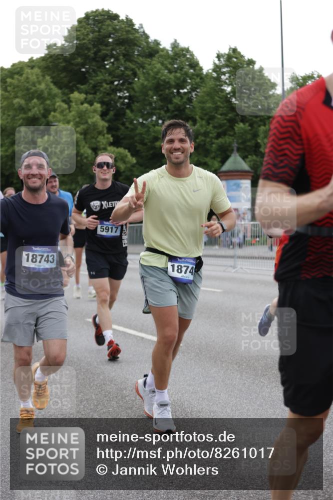 29.06.2025 - hella hamburg halbmarathon Jannik Wohlers http://msf.ph/oto/8261017 29.06.2025 10:32:45 Lombardsbrücke 1324, 1764, 2038, 2054, 2085, 2838, 2959, 3391, 3871, 4030, 4096, 4445, 4555, 4650, 5110, 5180, 5581, 5917, 6773, 7982, 8595, 9143, 9289, 9471, 9768, 11229, 11260, 11713, 11826, 12039, 12812, 12813, 13339, 14085, 14305, 14743, 15091, 15815, 15885, 15951, 15957, 15964, 16246, 16270, 16391, 17135, 17157, 17317, 17417, 18191, 18409, 18742, 18743, 18951, 19213 meine-sportfotos.de
