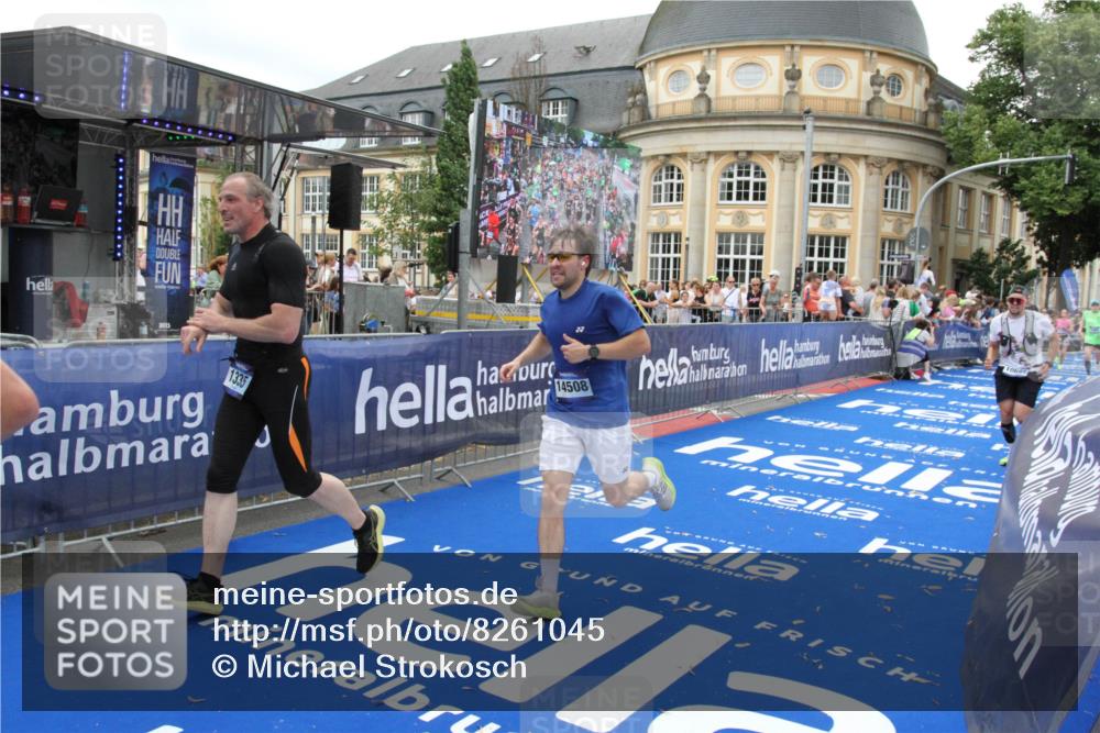 29.06.2025 - hella hamburg halbmarathon Michael Strokosch http://msf.ph/oto/8261045 29.06.2025 10:51:37 Ziel 1335, 5008, 7943, 10691, 13327, 13403, 19007 meine-sportfotos.de