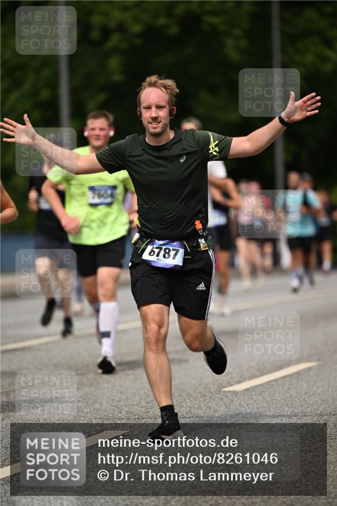 29.06.2025 - hella hamburg halbmarathon Dr. Thomas Lammeyer http://msf.ph/oto/8261046 29.06.2025 10:35:15 Kennedybrücke 1059, 1097, 1472, 1547, 1979, 2414, 2754, 2755, 2914, 3281, 3443, 4561, 4817, 5437, 5943, 6057, 6078, 6195, 6546, 6616, 6725, 6787, 7120, 7604, 7772, 8050, 8812, 8941, 10586 meine-sportfotos.de