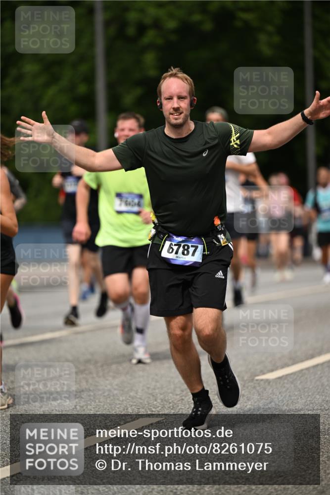 29.06.2025 - hella hamburg halbmarathon Dr. Thomas Lammeyer http://msf.ph/oto/8261075 29.06.2025 10:35:15 Kennedybrücke 1059, 1097, 1472, 1547, 1979, 2414, 2754, 2755, 2914, 3281, 3443, 4561, 4817, 5437, 5943, 6057, 6078, 6195, 6546, 6616, 6725, 6787, 7120, 7604, 7772, 8050, 8812, 8941, 10586 meine-sportfotos.de