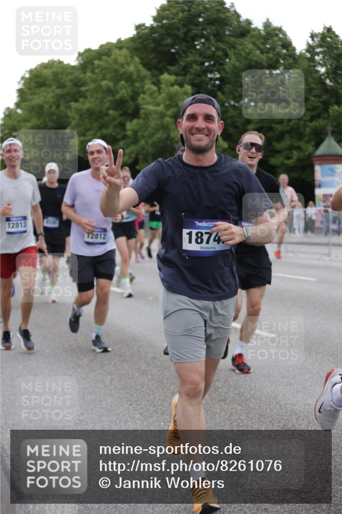 29.06.2025 - hella hamburg halbmarathon Jannik Wohlers http://msf.ph/oto/8261076 29.06.2025 10:32:45 Lombardsbrücke 1324, 1764, 2038, 2054, 2085, 2838, 2959, 3391, 3871, 4030, 4096, 4445, 4555, 4650, 5110, 5180, 5581, 5917, 6773, 7982, 8595, 9143, 9289, 9471, 9768, 11229, 11260, 11713, 11826, 12039, 12812, 12813, 13339, 14085, 14305, 14743, 15091, 15815, 15885, 15951, 15957, 15964, 16246, 16270, 16391, 17135, 17157, 17317, 17417, 18191, 18409, 18742, 18743, 18951, 19213 meine-sportfotos.de