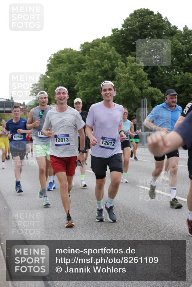 29.06.2025 - hella hamburg halbmarathon Jannik Wohlers http://msf.ph/oto/8261109 29.06.2025 10:32:46 Lombardsbrücke 1324, 1764, 2038, 2054, 2085, 2838, 2959, 3391, 3871, 4030, 4096, 4445, 4650, 5110, 5180, 5581, 5917, 6773, 7982, 8595, 9143, 9289, 9471, 11229, 11260, 11713, 11826, 12039, 12812, 12813, 13339, 14085, 14305, 14743, 15091, 15815, 15885, 15951, 15957, 15964, 16246, 16270, 16391, 17135, 17157, 17317, 17417, 18191, 18409, 18742, 18743, 18951 meine-sportfotos.de