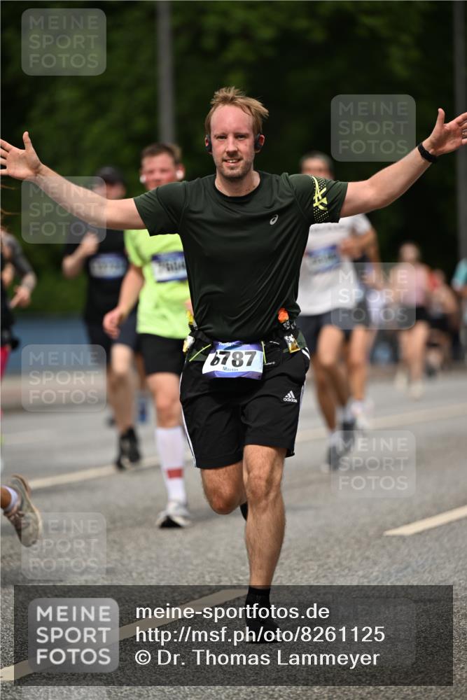29.06.2025 - hella hamburg halbmarathon Dr. Thomas Lammeyer http://msf.ph/oto/8261125 29.06.2025 10:35:15 Kennedybrücke 1059, 1097, 1472, 1547, 1979, 2414, 2754, 2755, 2914, 3281, 3443, 4561, 4817, 5437, 5943, 6057, 6078, 6195, 6546, 6616, 6725, 6787, 7120, 7604, 7772, 8050, 8812, 8941, 10586 meine-sportfotos.de