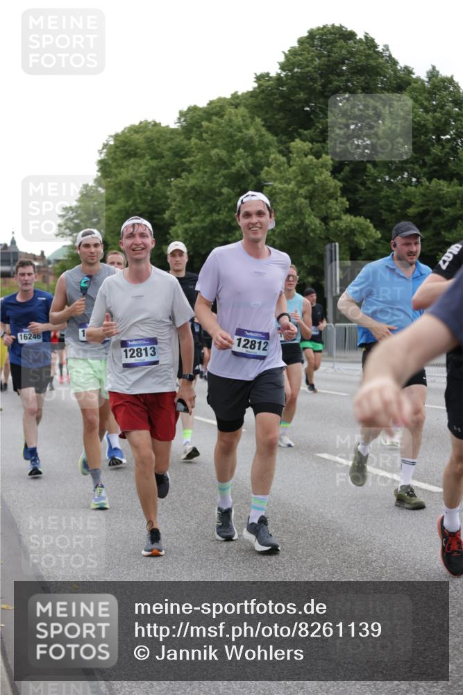 29.06.2025 - hella hamburg halbmarathon Jannik Wohlers http://msf.ph/oto/8261139 29.06.2025 10:32:46 Lombardsbrücke 1324, 1764, 2038, 2054, 2085, 2838, 2959, 3391, 3871, 4030, 4096, 4445, 4650, 5110, 5180, 5581, 5917, 6773, 7982, 8595, 9143, 9289, 9471, 11229, 11260, 11713, 11826, 12039, 12812, 12813, 13339, 14085, 14305, 14743, 15091, 15815, 15885, 15951, 15957, 15964, 16246, 16270, 16391, 17135, 17157, 17317, 17417, 18191, 18409, 18742, 18743, 18951 meine-sportfotos.de