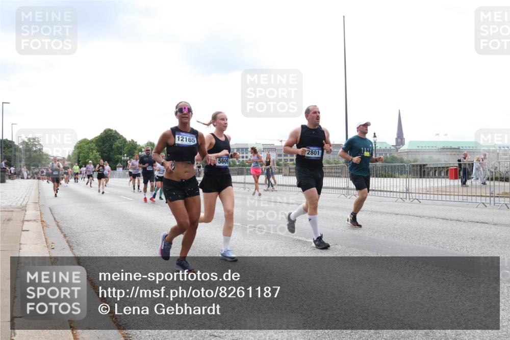 29.06.2025 - hella hamburg halbmarathon Lena Gebhardt http://msf.ph/oto/8261187 29.06.2025 10:34:29 Lombardsbrücke 1025, 1672, 1705, 1787, 2023, 2265, 2412, 2464, 2496, 2510, 2511, 2526, 2801, 2933, 3130, 3145, 3420, 3829, 3848, 4540, 4807, 4824, 4826, 5453, 5609, 6034, 6105, 6171, 6329, 6571, 6574, 6843, 7324, 7329, 7386, 7644, 7733, 8277, 8349, 8705, 8965, 9122, 9164, 9379, 9448, 9514, 10335, 10360, 10564, 10674, 11245, 11872, 12164, 12382, 13957, 15477, 16238, 16311, 16390, 16682, 16919, 17230, 18158, 18941 meine-sportfotos.de