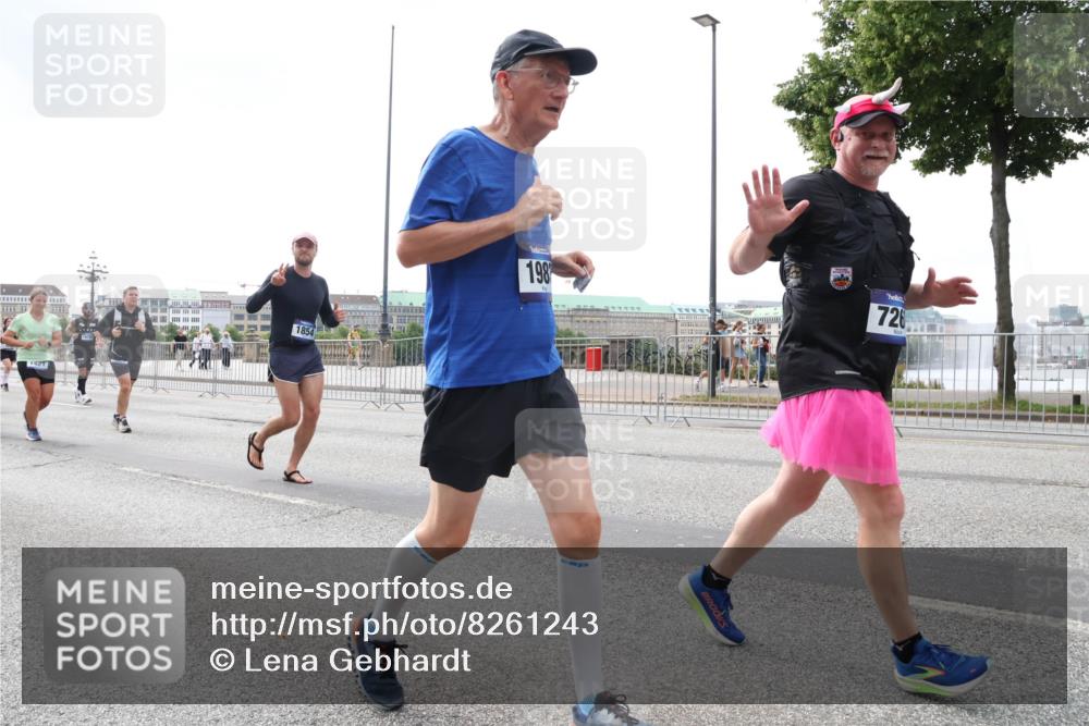 29.06.2025 - hella hamburg halbmarathon Lena Gebhardt http://msf.ph/oto/8261243 29.06.2025 10:46:00 Lombardsbrücke 1004, 1033, 1060, 1085, 1100, 1104, 1421, 1426, 1532, 1555, 1854, 1867, 1868, 1983, 2008, 2398, 2423, 2522, 2550, 2657, 2664, 2773, 2813, 2917, 2951, 2954, 2965, 2973, 3410, 4104, 4119, 4223, 4224, 4317, 4388, 4572, 5044, 5635, 5697, 5703, 5769, 5770, 5854, 5892, 6133, 6333, 6392, 6623, 7268, 7356, 7605, 7894, 7960, 7983, 8047, 8745, 9120, 9121, 9129, 9337, 9426, 9445, 10327, 10329, 10367, 10511, 11358, 11361, 11876, 11910, 12298, 12507 meine-sportfotos.de