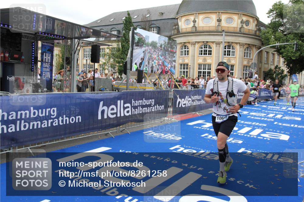 29.06.2025 - hella hamburg halbmarathon Michael Strokosch http://msf.ph/oto/8261258 29.06.2025 10:51:38 Ziel 1335, 5008, 10691, 13327, 13403, 14012, 19007, 19020 meine-sportfotos.de