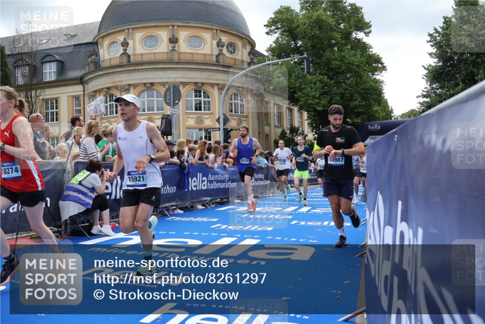 29.06.2025 - hella hamburg halbmarathon Strokosch-Dieckow http://msf.ph/oto/8261297 29.06.2025 10:43:24 Ziel 2653, 3109, 3124, 3146, 3928, 4080, 5124, 5436, 5506, 7635, 8664, 9931, 10099, 10237, 10246, 11648, 12623, 13348, 15921, 16338, 16720, 17391, 18274, 18513, 18810, 18942, 18987, 19009, 19051 meine-sportfotos.de