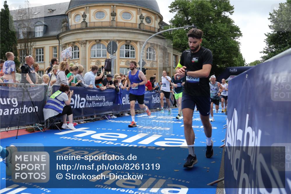 29.06.2025 - hella hamburg halbmarathon Strokosch-Dieckow http://msf.ph/oto/8261319 29.06.2025 10:43:25 Ziel 2653, 3109, 3124, 3146, 3928, 4080, 5124, 5436, 5506, 7635, 8664, 9931, 10237, 10246, 11648, 12623, 13348, 14484, 15921, 16338, 16720, 17391, 18274, 18513, 18775, 18810, 18942, 18987, 19009, 19051, 19229 meine-sportfotos.de