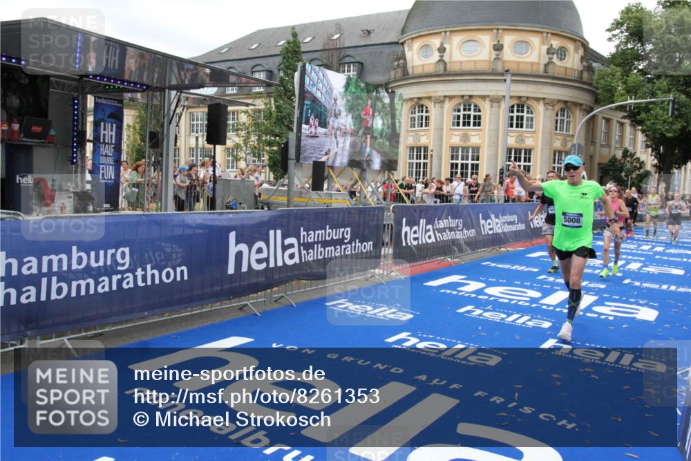 29.06.2025 - hella hamburg halbmarathon Michael Strokosch http://msf.ph/oto/8261353 29.06.2025 10:51:41 Ziel 5008, 10691, 13327, 14012, 14458, 15496, 19007, 19020 meine-sportfotos.de