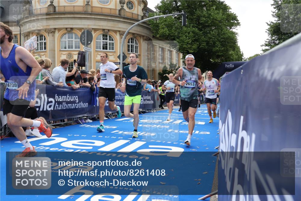 29.06.2025 - hella hamburg halbmarathon Strokosch-Dieckow http://msf.ph/oto/8261408 29.06.2025 10:43:26 Ziel 2653, 3146, 3928, 4080, 5124, 5436, 5506, 7635, 8664, 9931, 10237, 10246, 11648, 12623, 13348, 14484, 15921, 16338, 16720, 17391, 18274, 18513, 18775, 18810, 18942, 18987, 19009, 19051, 19229 meine-sportfotos.de