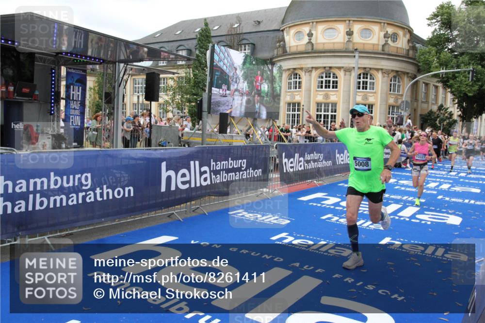 29.06.2025 - hella hamburg halbmarathon Michael Strokosch http://msf.ph/oto/8261411 29.06.2025 10:51:41 Ziel 5008, 10691, 13327, 14012, 14458, 15496, 19007, 19020 meine-sportfotos.de
