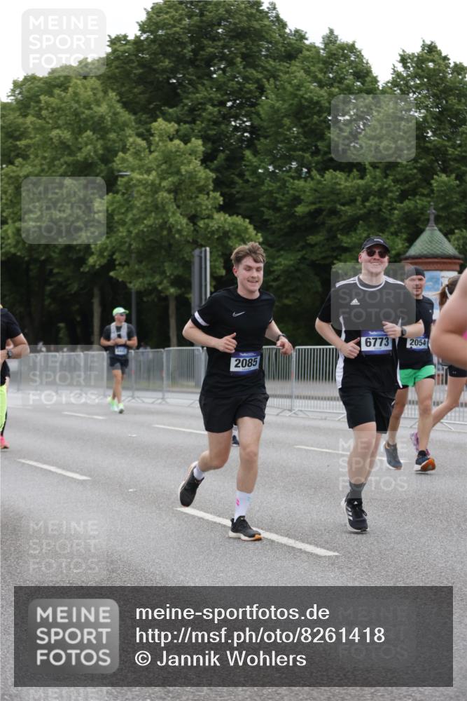 29.06.2025 - hella hamburg halbmarathon Jannik Wohlers http://msf.ph/oto/8261418 29.06.2025 10:32:49 Lombardsbrücke 1324, 1764, 2038, 2054, 2085, 2838, 2959, 3341, 3871, 4030, 4096, 4445, 4650, 5180, 5581, 5917, 6773, 8595, 9289, 9591, 9592, 9780, 11229, 11260, 11713, 11826, 12039, 12812, 12813, 13339, 14085, 14305, 14743, 15091, 15815, 15885, 15951, 15957, 15964, 16246, 16270, 16391, 17135, 18191, 18409, 18742, 18743, 18951 meine-sportfotos.de