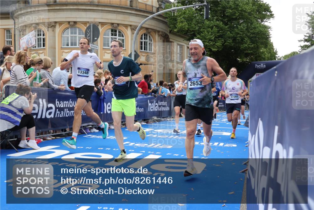 29.06.2025 - hella hamburg halbmarathon Strokosch-Dieckow http://msf.ph/oto/8261446 29.06.2025 10:43:26 Ziel 2653, 3146, 3928, 4080, 5124, 5436, 5506, 7635, 8664, 9931, 10237, 10246, 11648, 12623, 13348, 14484, 15921, 16338, 16720, 17391, 18274, 18513, 18775, 18810, 18942, 18987, 19009, 19051, 19229 meine-sportfotos.de