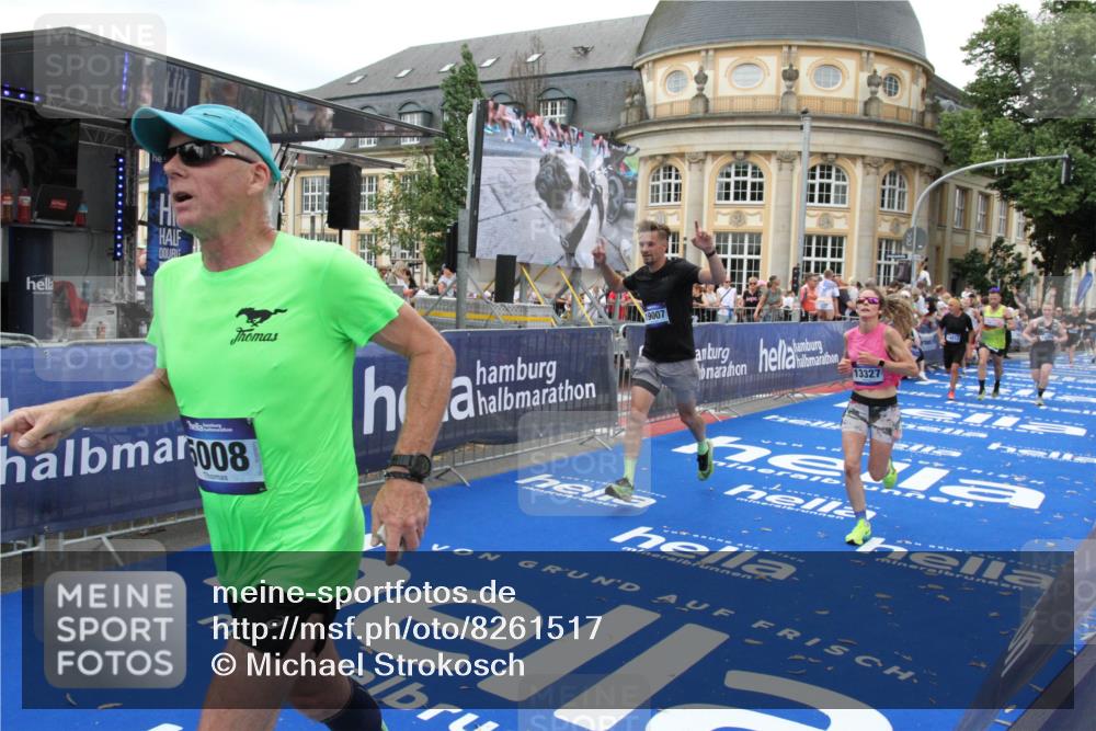 29.06.2025 - hella hamburg halbmarathon Michael Strokosch http://msf.ph/oto/8261517 29.06.2025 10:51:42 Ziel 5008, 13327, 14012, 14458, 15496, 15899, 19007, 19020 meine-sportfotos.de