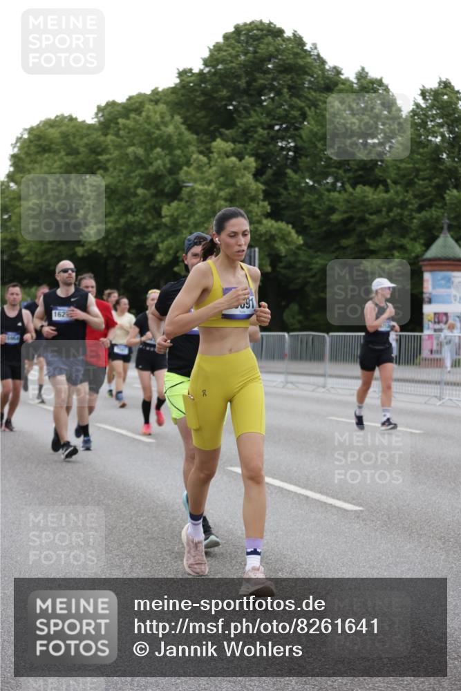 29.06.2025 - hella hamburg halbmarathon Jannik Wohlers http://msf.ph/oto/8261641 29.06.2025 10:32:51 Lombardsbrücke 1324, 1764, 2038, 2054, 2085, 2838, 3341, 3812, 3871, 4030, 4445, 4650, 5180, 5581, 5917, 6773, 8595, 9289, 9591, 9592, 9780, 11229, 11713, 11826, 12039, 12812, 12813, 13339, 14085, 14743, 15091, 15815, 15885, 15951, 15957, 15964, 16246, 16270, 16391, 17135, 18409, 18742, 18743, 18951 meine-sportfotos.de