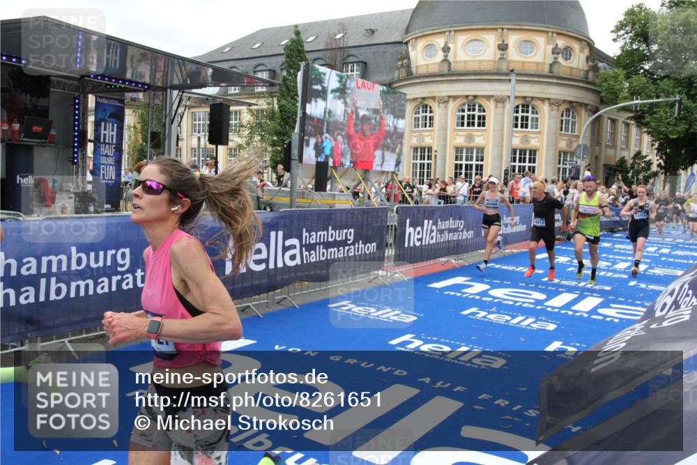 29.06.2025 - hella hamburg halbmarathon Michael Strokosch http://msf.ph/oto/8261651 29.06.2025 10:51:44 Ziel 5008, 6286, 13327, 14012, 14458, 15496, 15831, 15899, 19007, 19020 meine-sportfotos.de
