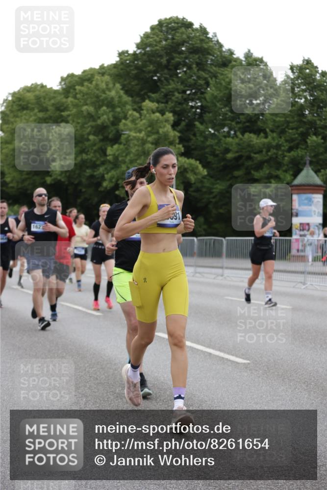 29.06.2025 - hella hamburg halbmarathon Jannik Wohlers http://msf.ph/oto/8261654 29.06.2025 10:32:51 Lombardsbrücke 1324, 1764, 2038, 2054, 2085, 2838, 3341, 3812, 3871, 4030, 4445, 4650, 5180, 5581, 5917, 6773, 8595, 9289, 9591, 9592, 9780, 11229, 11713, 11826, 12039, 12812, 12813, 13339, 14085, 14743, 15091, 15815, 15885, 15951, 15957, 15964, 16246, 16270, 16391, 17135, 18409, 18742, 18743, 18951 meine-sportfotos.de